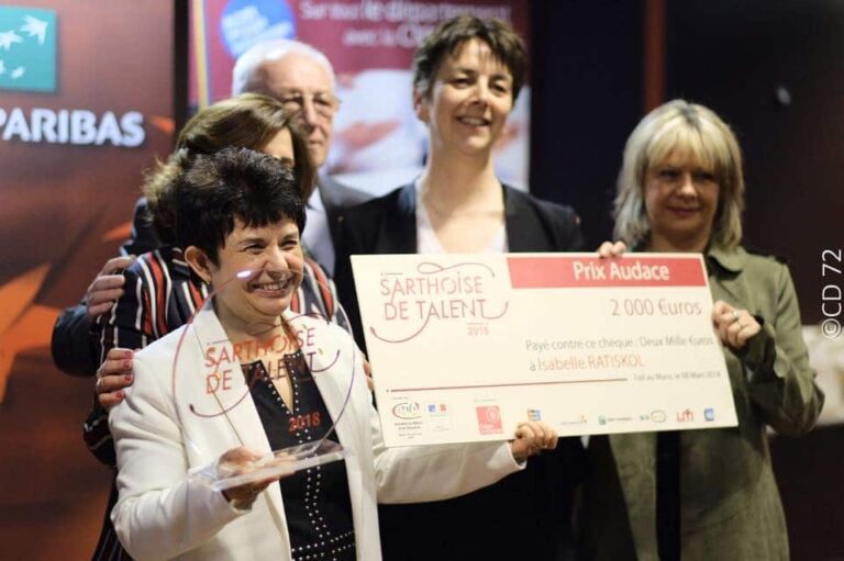 isabelle ratiskol etait fiere et emue de recevoir le prix audace 2018 du concours sarthoise de talent