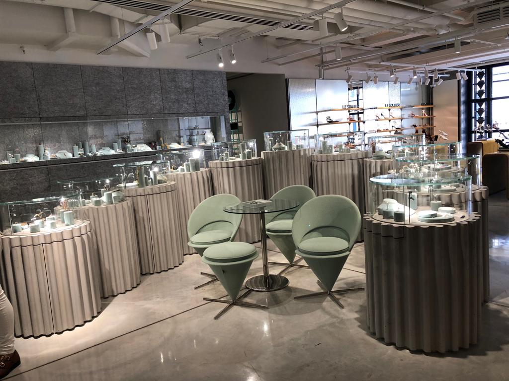 5galeries lafayete vitrines cloches