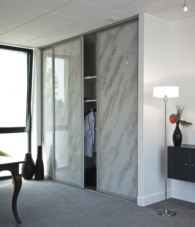 7JM2 porte placard